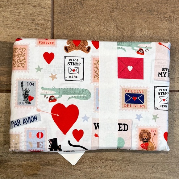 Valentine's Runner - Rifle Paper Co.  - PBK - Picture 4 of 8